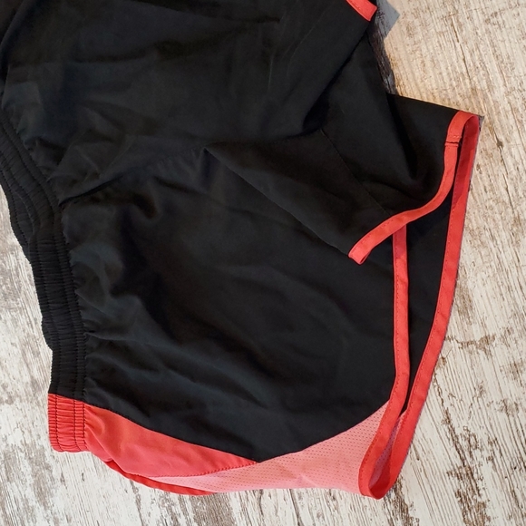 Womens Nike Dri Fit Shorts Size small - Picture 3 of 5